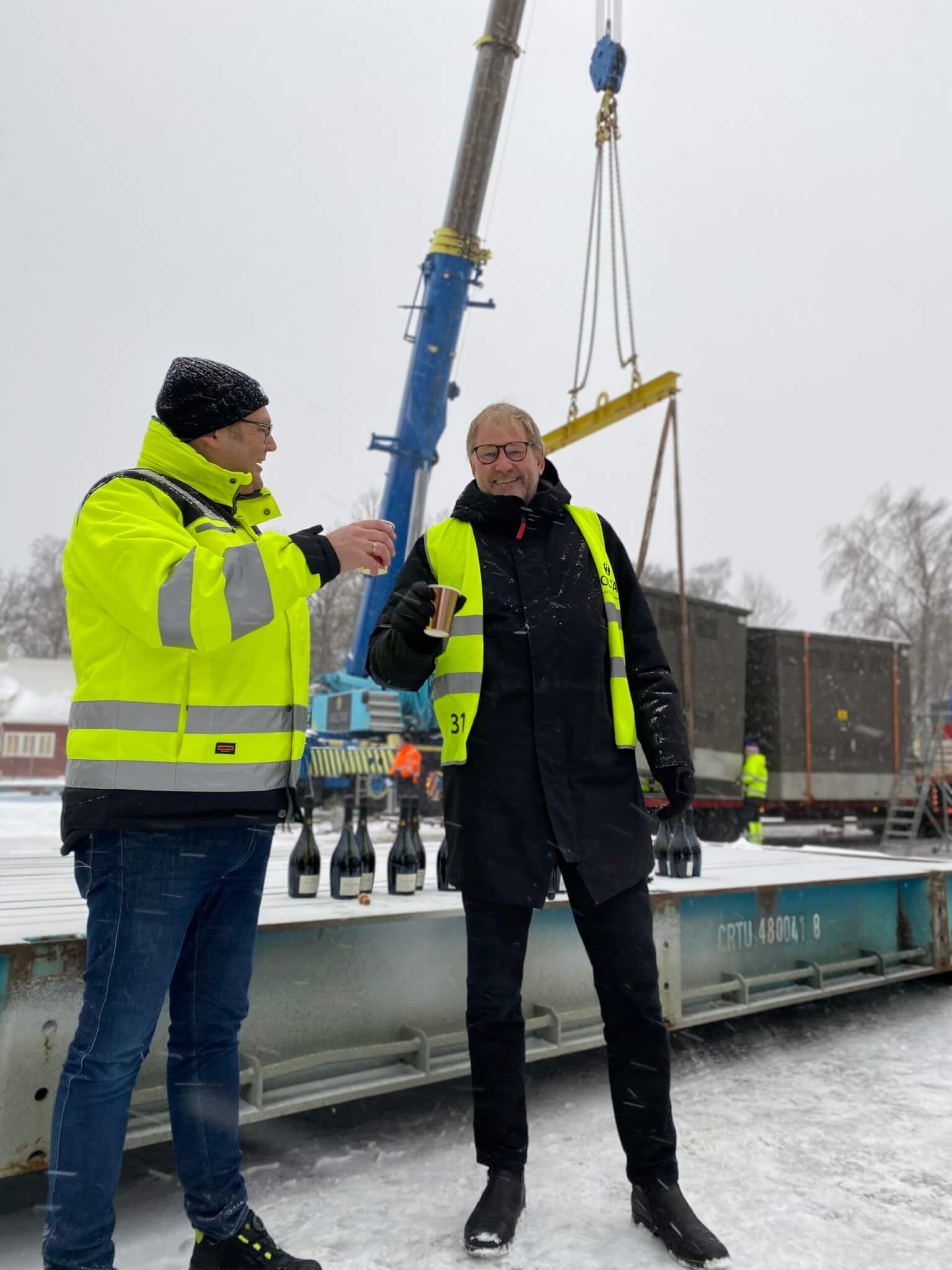 Lämnar över med varm hand